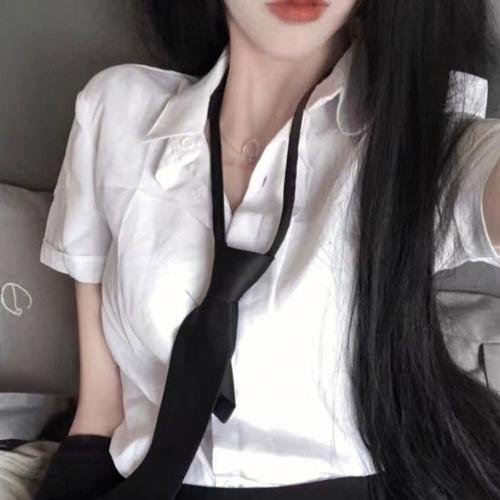 龙纹身的女孩